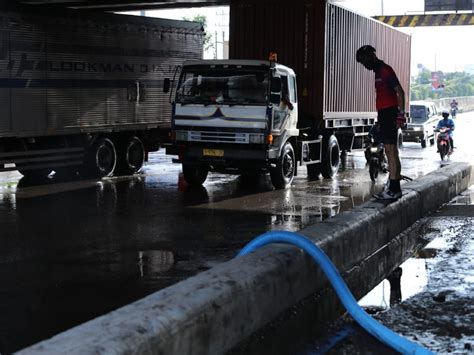 Banjir Semarang Surut Pantura Kaligawe Aman Dilalui Motor Tagar