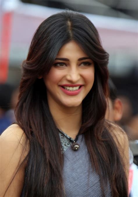 Desi Actress Pictures Shruti Hassan Latest Hot Pictures At Ccl Match Desipixer Latest