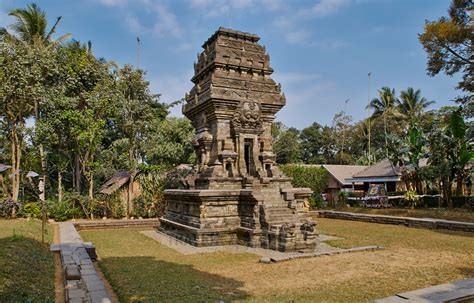 Travel4pictures Candi Kidal Java