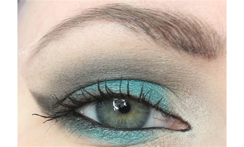 Makeup Wars Urban Decay Pulp Fiction Vs Naked Basics