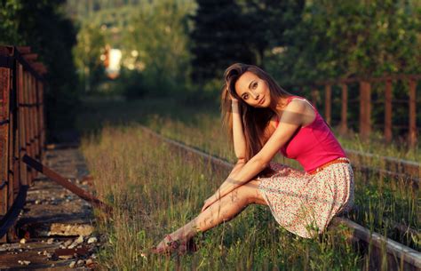 Wallpaper Red Railway Brunette Brown Eyes Smiling Pink Tops