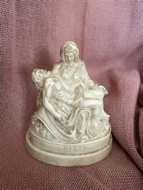 Statue La Pieta Vierge Marie Jesus Christ Virgin Mary Religion