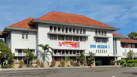 Menjadi Sekolah Menengah Tertua Juga Terluas Sma Negeri 1 Kota