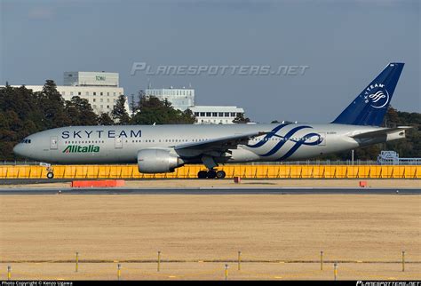 EI DDH Alitalia Boeing 777 243ER Photo By Kenzo Ugawa ID 581567