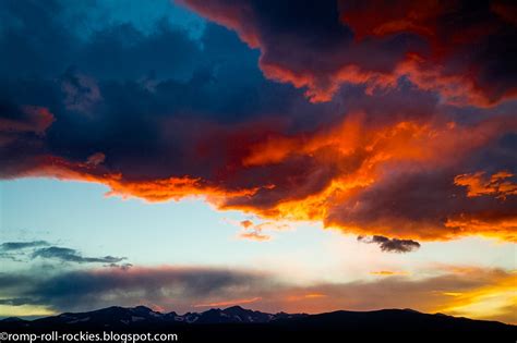 Romping and Rolling in the Rockies: Wordless Wednesday: A Sunset