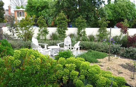 Walking through elsternwick reveals a surprising hidden garden near the street 14