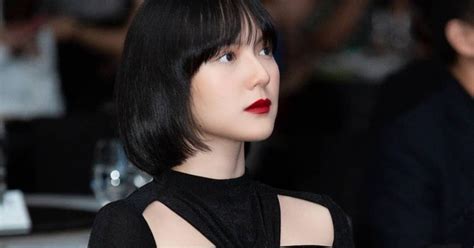 Áo Hải Tú vẫn hot giữa drama trà xanh các chị em quảng cáo ầm ầm nhưng cũng không quên cà
