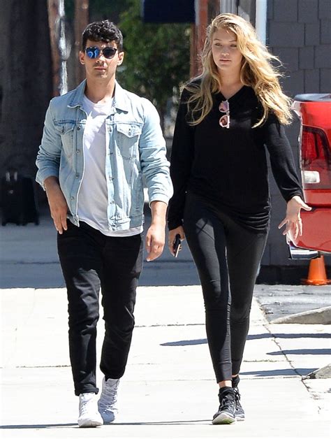 Joe Jonas & Gigi Hadid Pics: See Photos Of Them Together – Hollywood Life