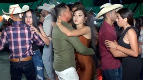 DIOS MIO CUANTA MUJER HERMOSA HAY EN TIQUICHEO MICHOACAN BAILAZO CON