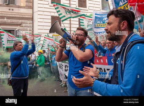 De Octubre De Roma Italia Manifestazione Indetta Dai