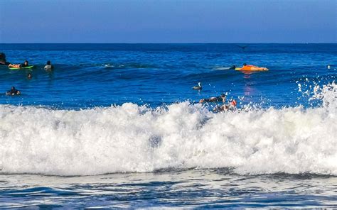 Porto Escondido Oaxaca México 2023 Surfista Surfar Em Prancha De Surfe Em Alto Ondas Dentro