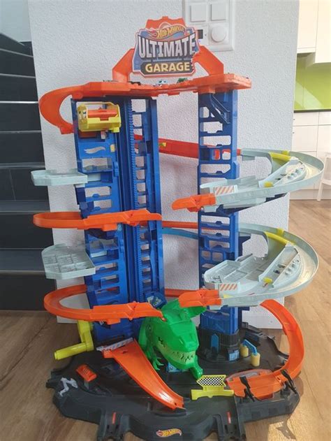 Hot Wheels City Megacity Parkgarage mit T Rex Angriff Gebraucht in Höri für CHF 80 nur