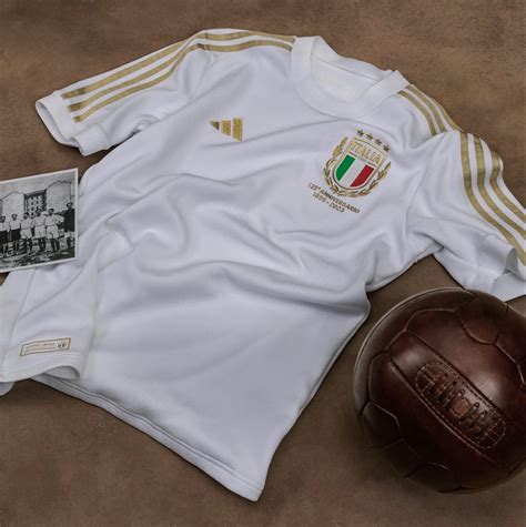 Italia Svelata La Maglia Speciale Per I Anni Della Figc