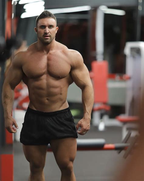 Muscle Lover Australian Bodybuilder Tim Mckinnon