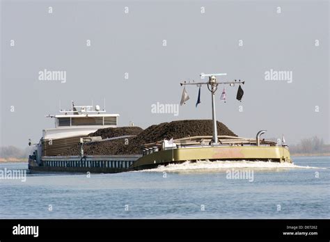 Frachtschiff Bei Fotos Und Bildmaterial In Hoher Aufl Sung Seite