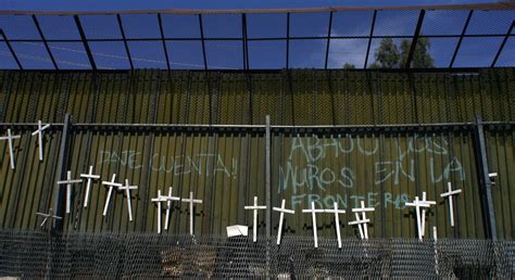 As imagens de um muro que já ocupa 33 da fronteira Observador