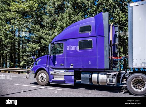 Ultramarine Bonnet Industrial Big Rig Semi Truck With Truck Driver Cab