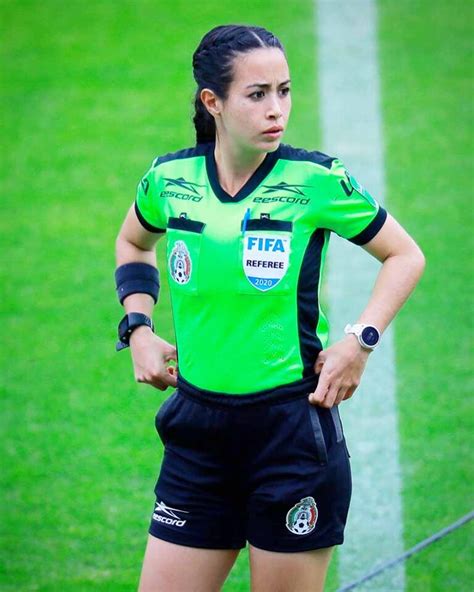 katia garcia sera arbitra central en la copa mundial femenina de la
