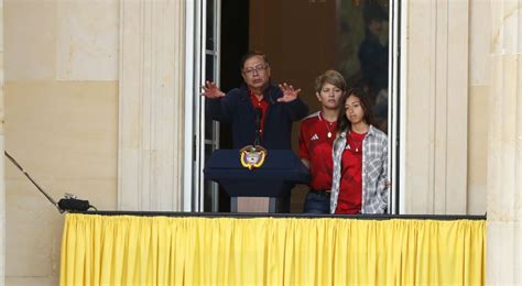 Al igual que Hugo Chávez y Rafael Correa Gustavo Petro inaugura