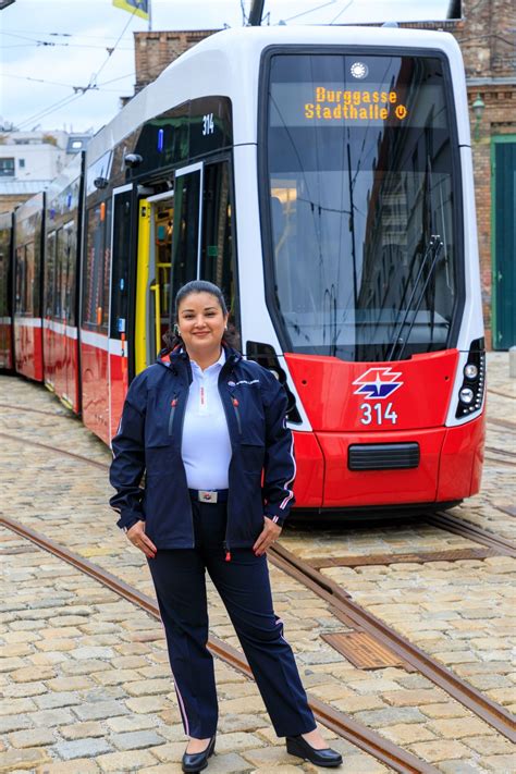 Nachhaltig und in 45 Größen neuen Öffi Uniformen der Wiener Linien