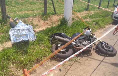 Homem morre após bater moto em poste PIRANOT