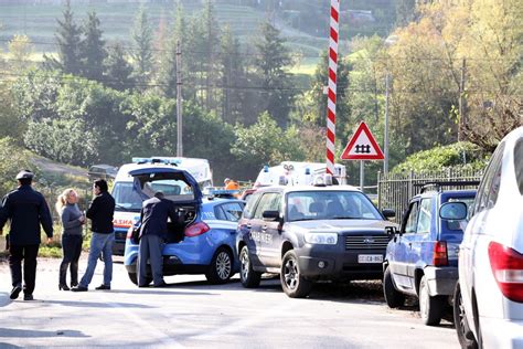 Treno Travolge Ambulanza Due Morti Nel Bergamasco La Repubblica