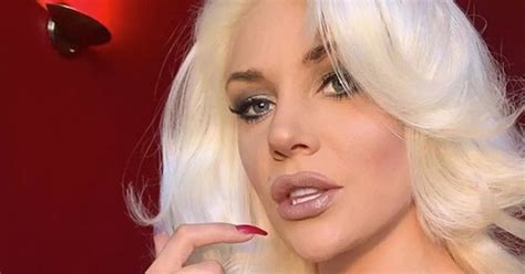 Courtney Stodden Strips Completely Naked As She Trades Clothes For Thigh High Boots Daily Star