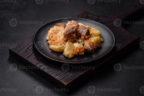 délicieux ragoût de légumes avec boeuf pommes de terre carottes et