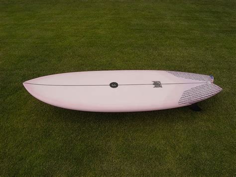 波情報 湘南 FX 4ウィングスワローパステルティントの2本 サーフボードクオリティーハードコア Quality Hardcore Distributions