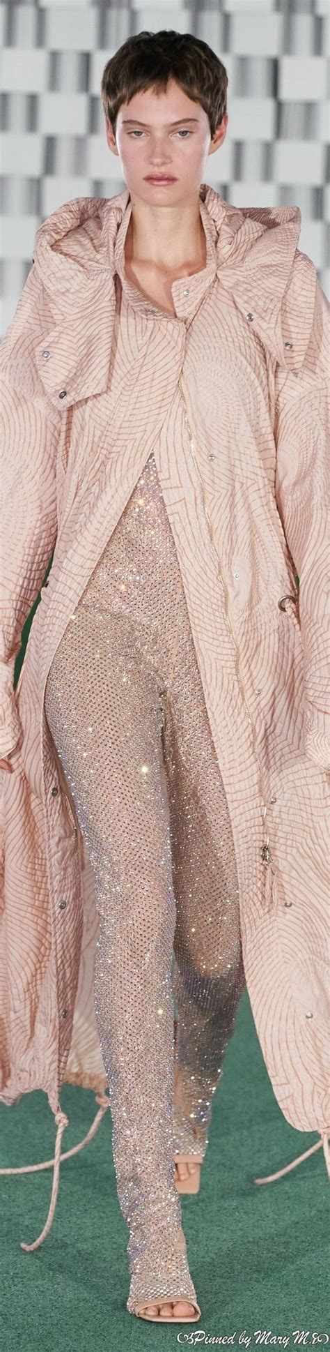 Stella McCartney Spring 2022 RTW Fashion English Fashion Stella