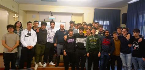 Caltanissetta Incontro Della Polizia Con Gli Studenti Dell Itet