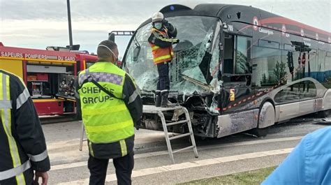 NÎMES Accident entre un tram bus et un poids lourd trois blessés et