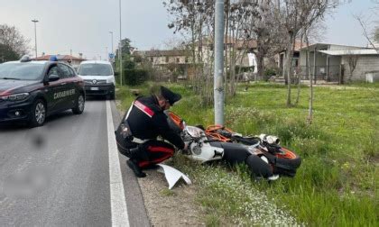 Perde Il Controllo Della Moto E Finisce Nel Fosso A Montebelluna Grave