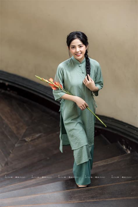 Loạt hot girl làng game xúng xính áo dài đọ sắc dịp Tết cổ truyền