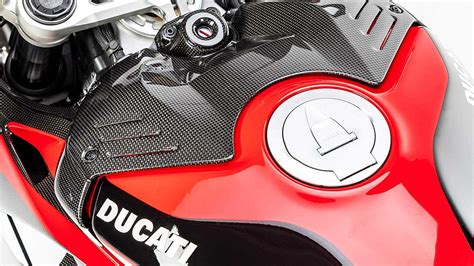 Ilmberger Carbon Gives Ducati Panigale V4 Carbon Treatment