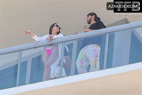Rebecca Donaldson Sexy Seen Flaunting Her Hot Bikini Body At The Hotel Balcony With Scott Disick