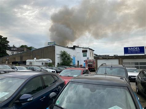 Neuss Gro Feuer In Autobetrieb An Gladbacher Stra E Fotos