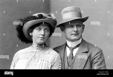 Fashion man 1920 hi-res stock photography and images - Alamy