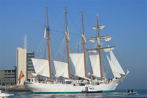 El Buque Escuela Juan Sebasti N De Elcano Sotavento Escuela N Utica