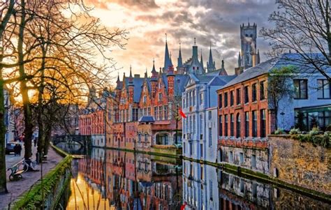 Bruges Private Old Town Walking Tour - Nordic Experience