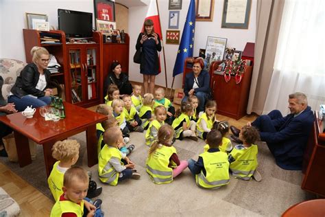 Przedszkolaki W Gabinecie U Prezydenta Kielc Bogdana Wenty Ale