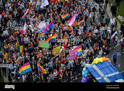 Gran Multitud Vista Con Banderas Durante La Marcha Varios Miles De