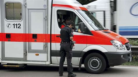 Abschleppwagen Kracht Auf Autobahn1 Auf Lastwagen