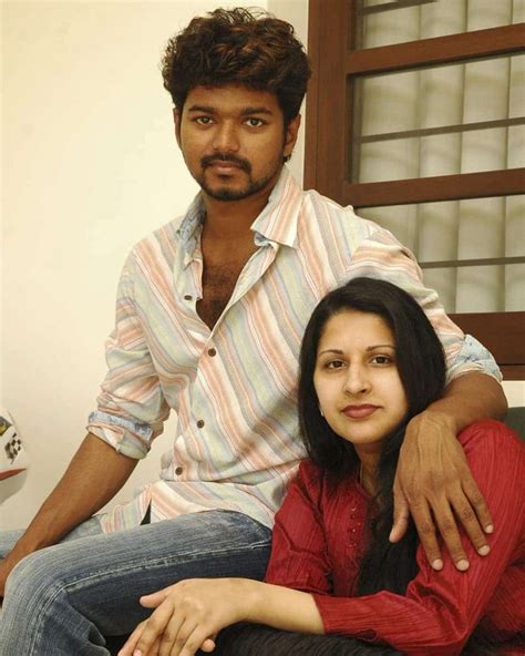 Vijay Wife | 10 Galvanizing Pictures | Reviewit.pk