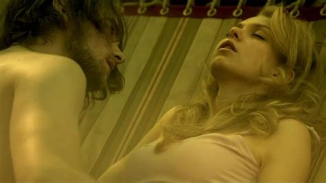 Naked Penelope Mitchell In Hemlock Grove