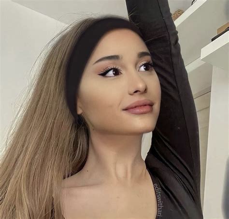 Ariana Grande Eyebrows 2022