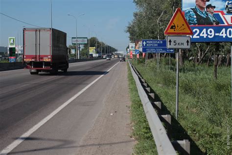 Знак 1.14. Викидання кам’яних матеріалів – ПДР України