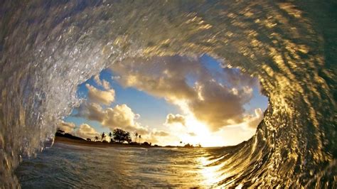 Surf's Up: Amazing Photos of the Waves of Hawaii | The Weather Channel