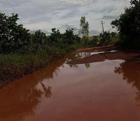 Moradores de assentamento sofrem estrada intransitável após chuvas