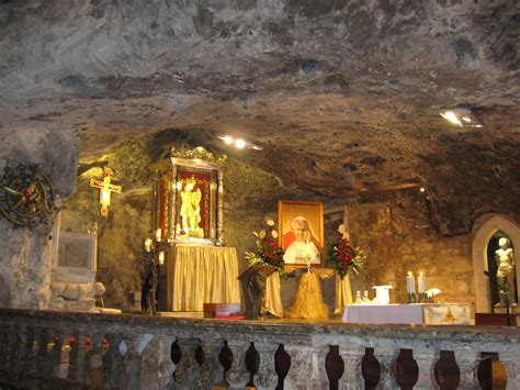 La Grotta Di San Michele A Monte Sant Angelo Juzaphoto